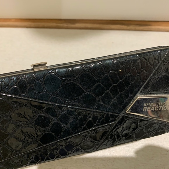 Kenneth Cole Reaction Clutch Wallet - Picture 2 of 8